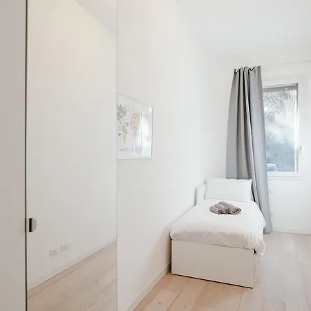 Apartment Borgovico Garden - The House Of Travelers