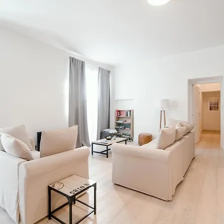 Apartment Borgovico Garden - The House Of Travelers *