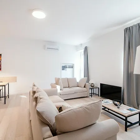 Apartment Borgovico Garden - The House Of Travelers *