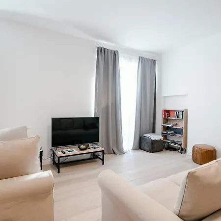 Apartment Borgovico Garden - The House Of Travelers *