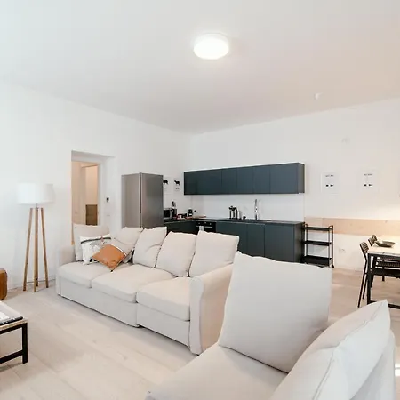 Apartment Borgovico Garden - The House Of Travelers *